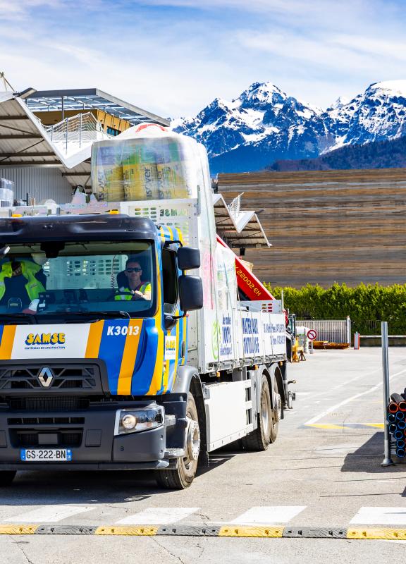camion samse sur parc materiaux