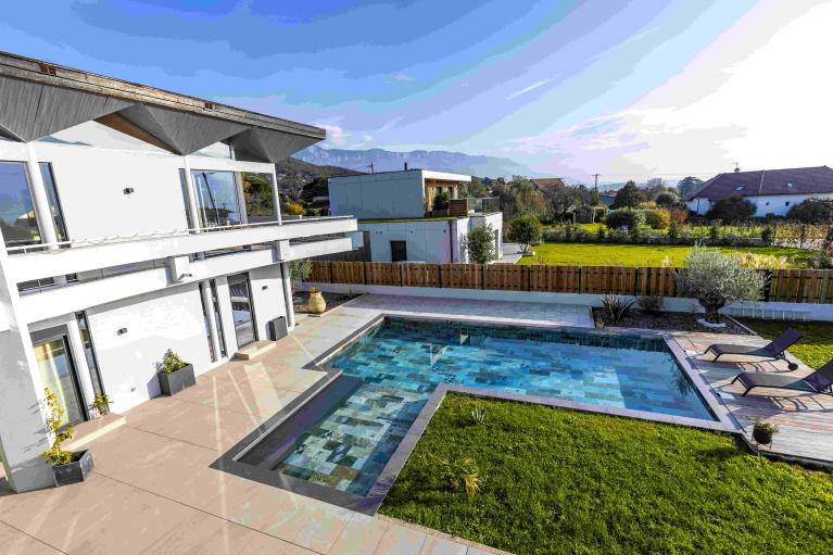 exterieur maison avec piscine de particulier